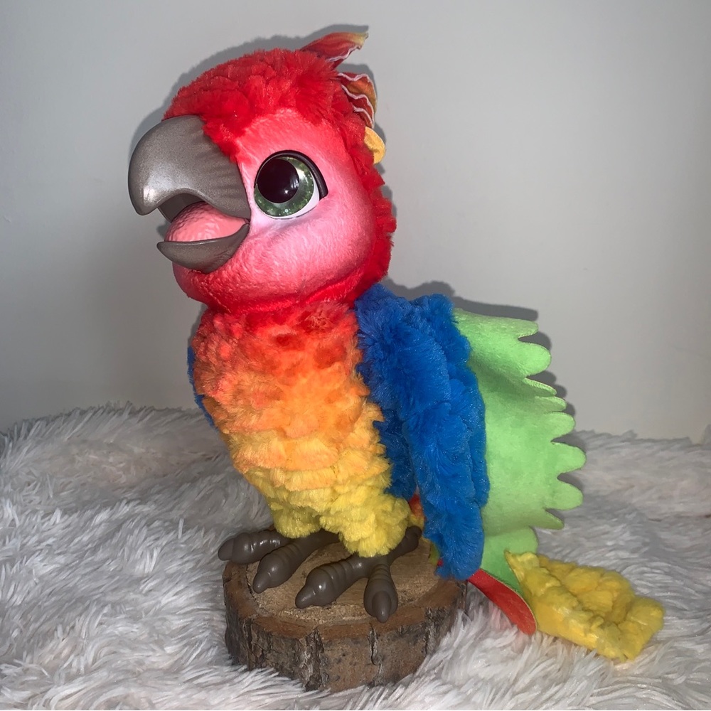 FurReal Rock-A-Too Talking Singing Animated Macaw Parrot Friends Interactive